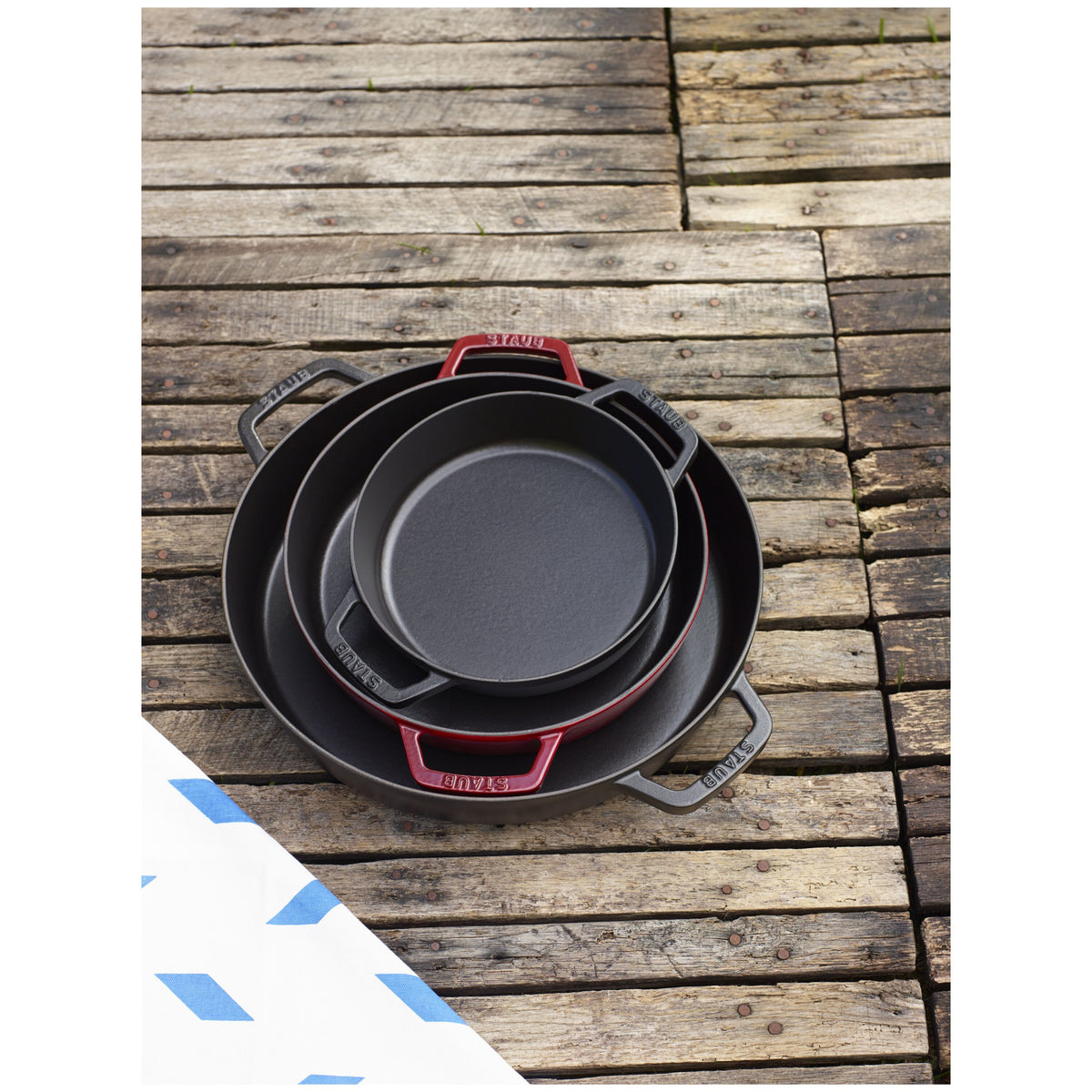 Staub Fry pan with 2 handles | cast iron | round