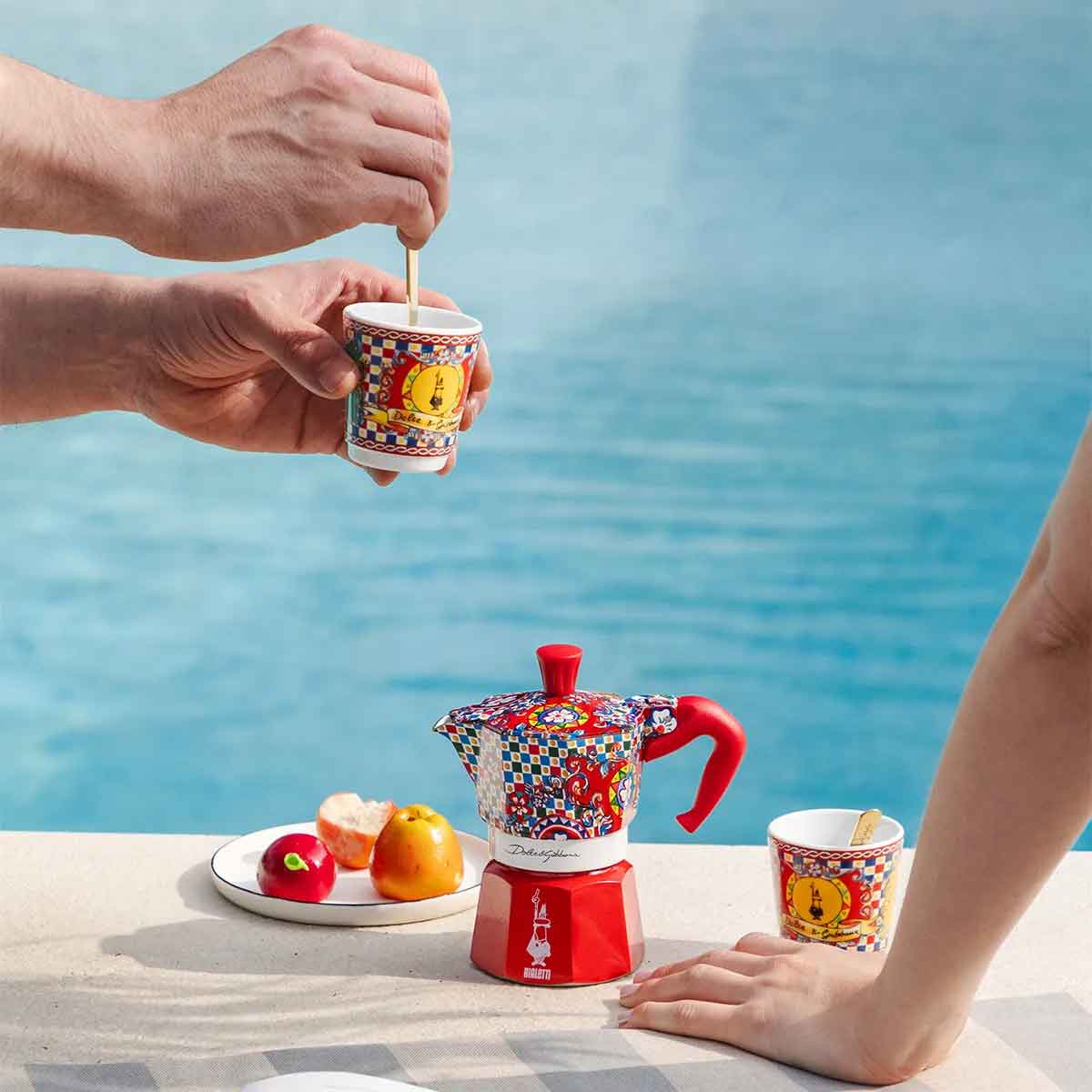 Bialetti Dolce & Gabbana Box Set Moka Express Carretto Siciliano за 2 шолј.,2 порцелански шолјички и 2 златни лаж.