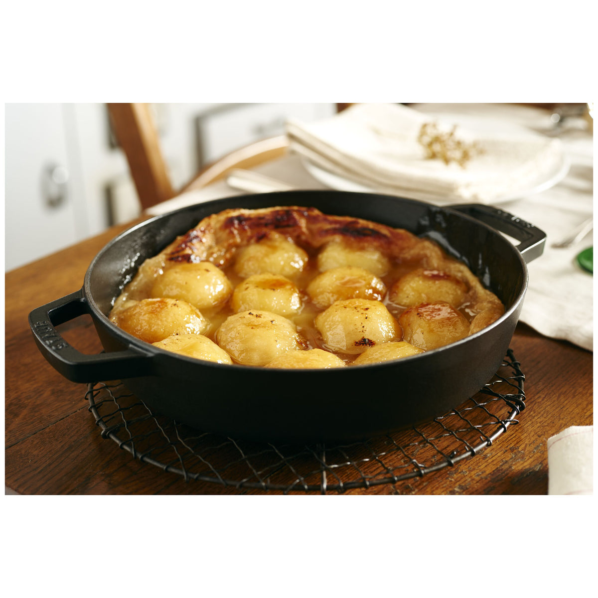 Staub Fry pan with 2 handles | cast iron | round